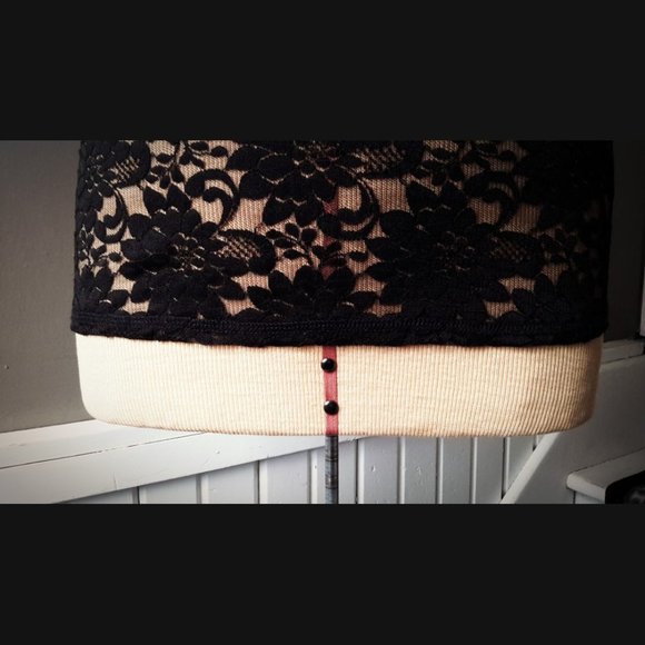 Forever 21 Black Floral Lace Top Size M - Picture 13 of 13